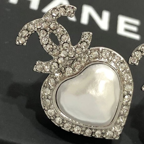 CHANEL CC Logos Rhinestone Pearl Heart Stud Earrings Silver Tone B23B Auth w/Box - Picture 3 of 10
